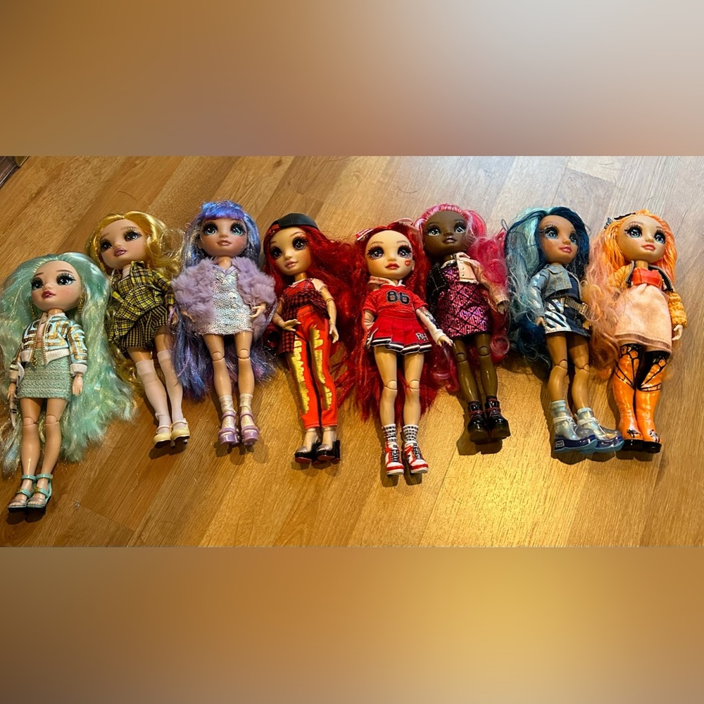 8 Rainbow High Dolls with Fashion Deluxe Closet